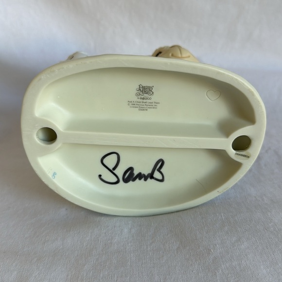 Enesco Precious Moments “And a Small Child Shall Lead Them” porcelain figurine - Picture 3 of 9